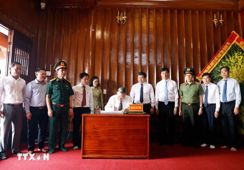 d491a0fda4dbe238f886-_ttxvn-tong-bi-thu-chu-tich-nuoc-dang-huong-tai-khu-di-tich-quoc-gia-dac-biet-ben-pha-gianh-5.jpg.avif.jpg