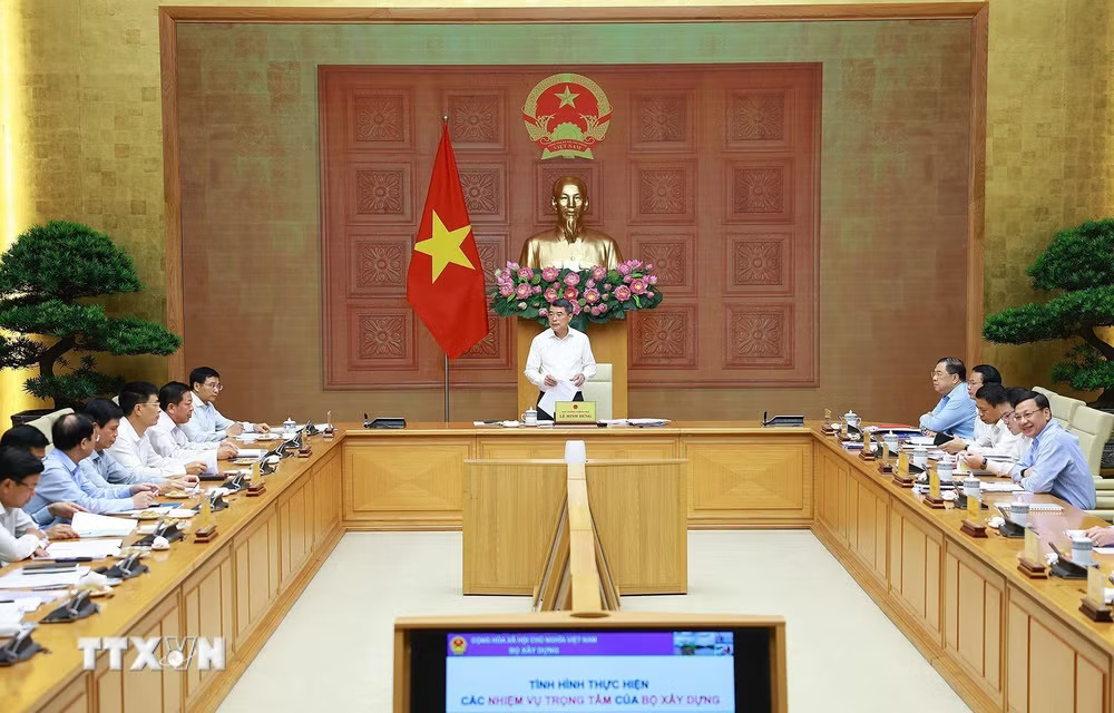 Thủ tướng Lê Minh Hưng làm việc với lãnh đạo Bộ Xây dựng. (Ảnh: Dương Giang/TTXVN) ttxvn-thu-tuong-le-minh-hung-lam-viec-voi-lanh-dao-bo-xay-dung-2904-2.jpg