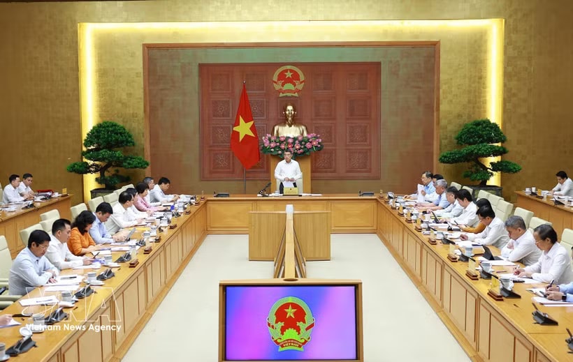 An overview of Prime Minister Le Minh Hung's working session with the Ministry of Finance on April 29 (Photo: VNA)