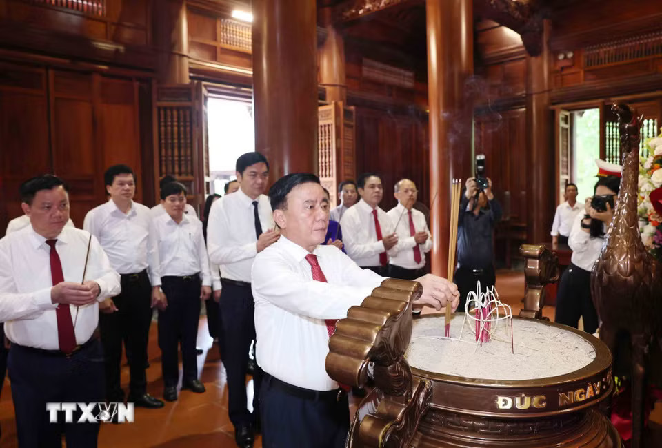 e31ae72176e960c9c3470193dfa0b-_ttxvn-thuong-truc-ban-bi-thu-dang-huong-tai-khu-di-tich-quoc-gia-dac-biet-kim-lien-3.jpg.avif.jpg