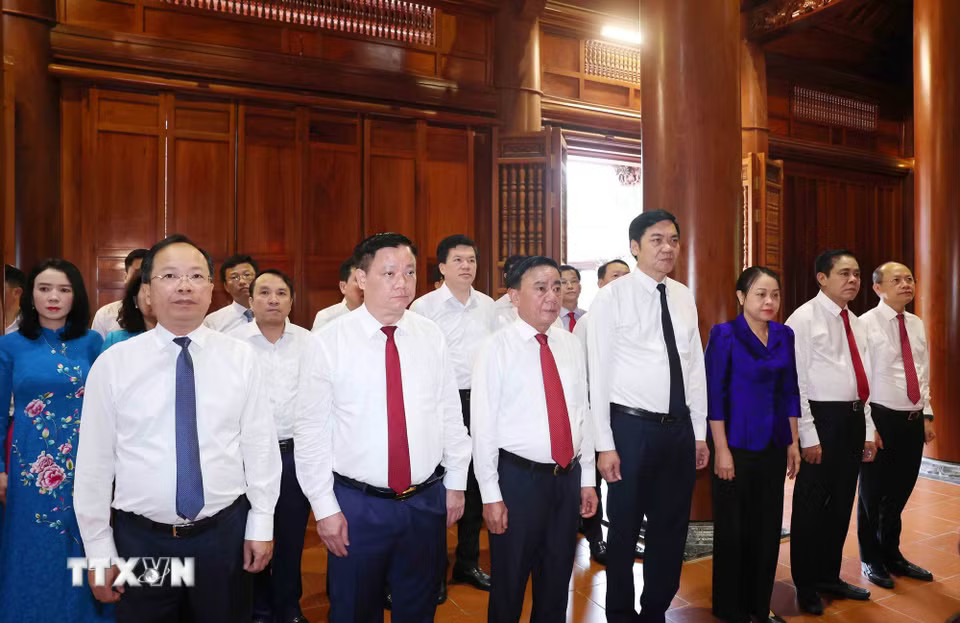 f9cd99d3368d5dd505d4f407e2466-_ttxvn-thuong-truc-ban-bi-thu-dang-huong-tai-khu-di-tich-quoc-gia-dac-biet-kim-lien-4.jpg.avif.jpg