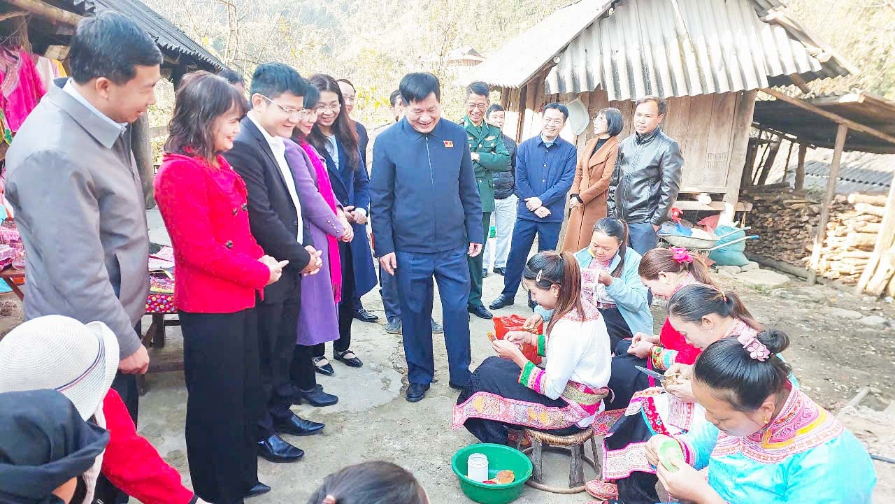 hdnd-tinh-giam-sat-chuyen-de-ve-bao-ton-va-phat-trien-nghe-truyen-thong-tai-xa-na-sang.-anh-tran-toan.jpg