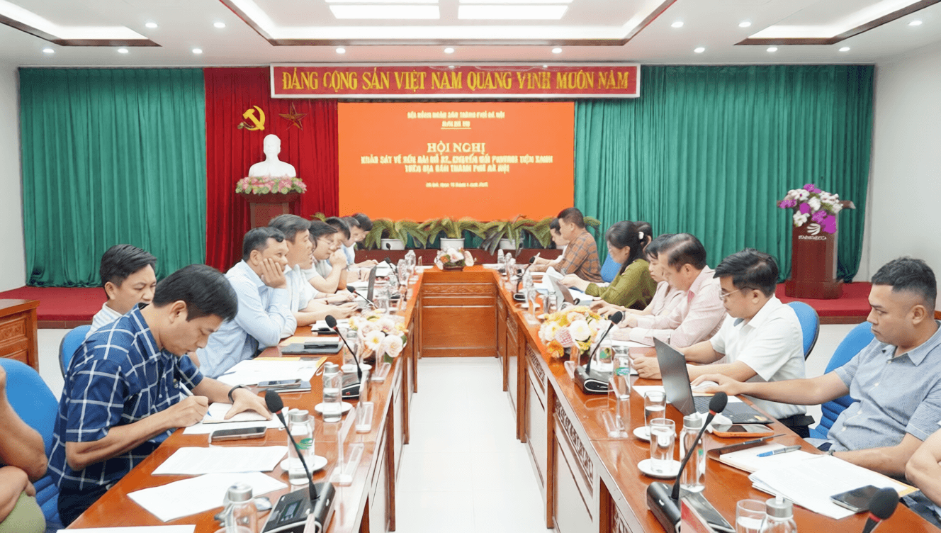 quang-canh-buoi-lam-viec-tai-tong-cong-ty-van-tai-ha-noi.png