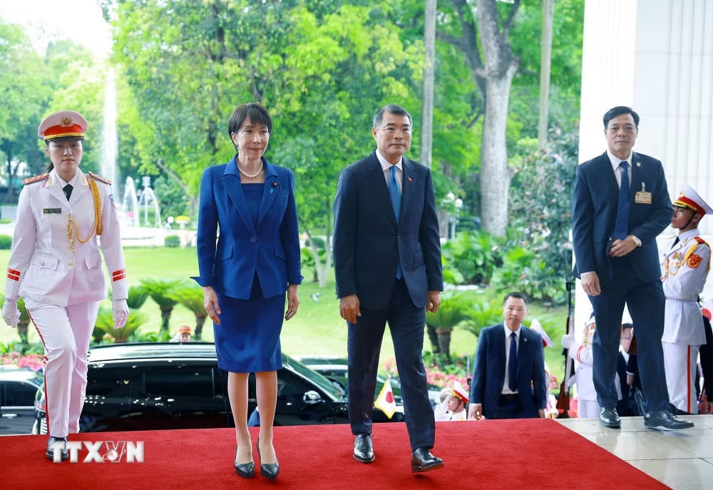 Thủ tướng Lê Minh Hưng đón Thủ tướng Nhật Bản Takaichi Sanae. (Ảnh: Dương Giang/TTXVN) ttxvn-0205-thu-tuong-le-minh-hung-don-thu-tuong-nhat-ban-5.jpg