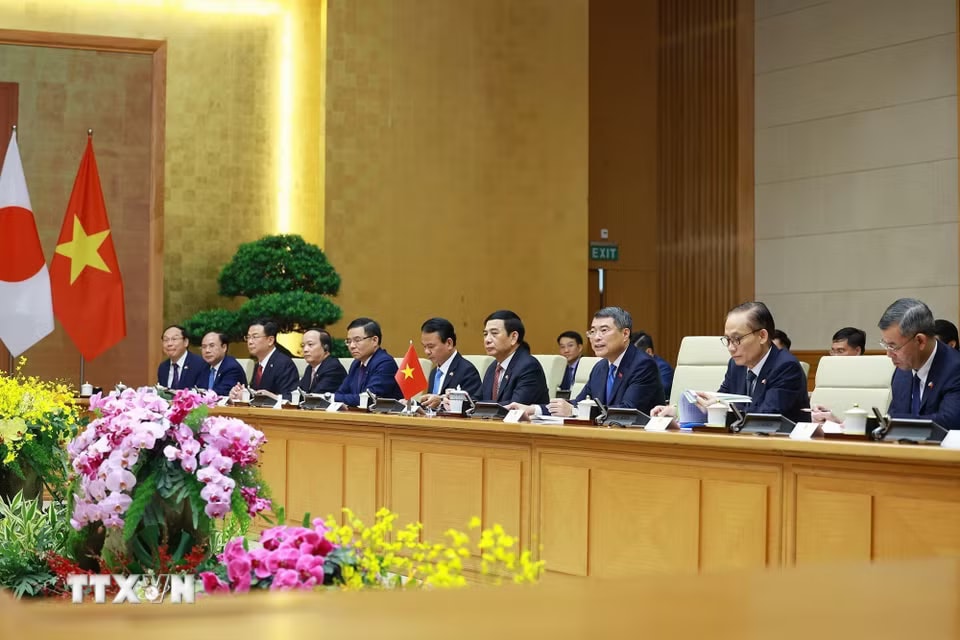 df8b5340be0e6eba8c558ec3194c583e648db1f980a520e1b7e-_ttxvn-0205-thu-tuong-le-minh-hung-hoi-dam-thu-tuong-nhat-ban-4.jpg.avif.jpg