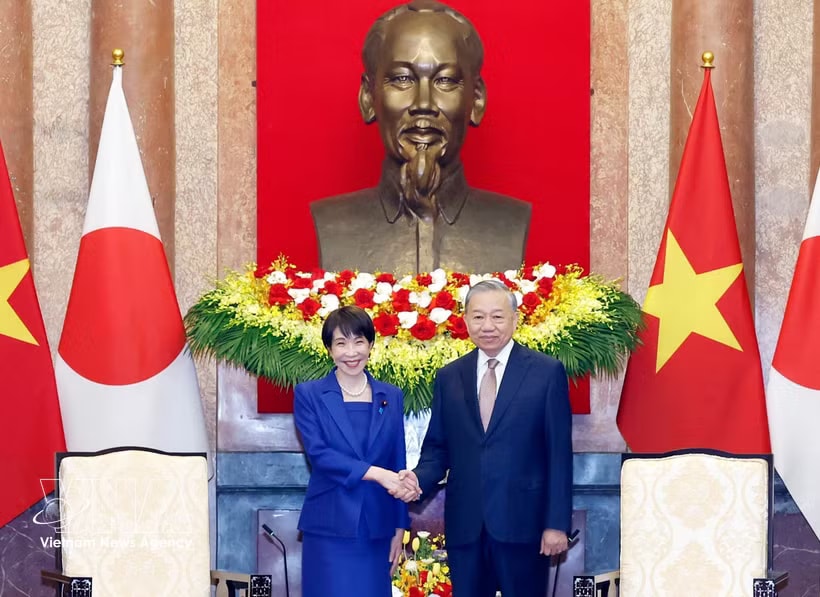Party General Secretary and State President To Lam (R) and Japanese Prime Minister and Liberal Democratic Party President Takaichi Sanae (Photo: VNA)
