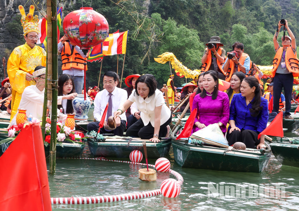 cdncongthuong.quangtrung.vn-static_files-lehuy-images-2026-05-03-_le-hoi-trang-an-nam-2026-634b.jpg