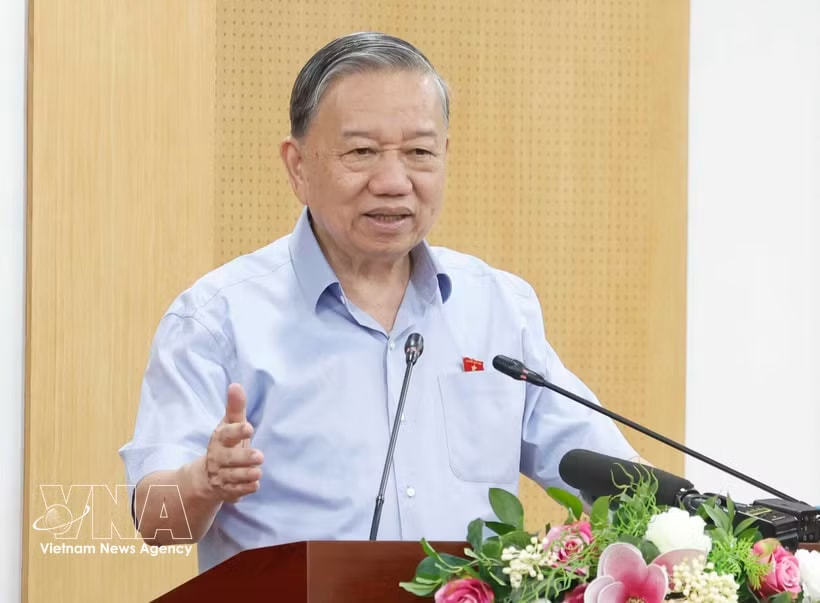 Party General Secretary and State President To Lam speaks at a meeting with voters from ten wards in central Hanoi on May 4. (Photo: VNA)