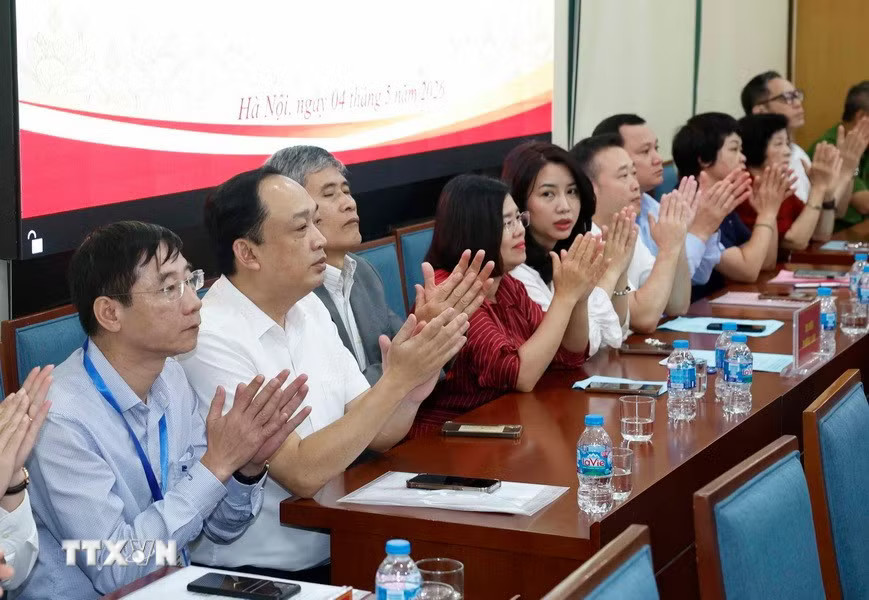 af5c10f252ad8764572f694b51d175058d9a59d4e21100ddb41c54c45-_ttxvn-tong-bi-thu-chu-tich-nuoc-to-lam-tiep-xuc-cu-tri-6.jpg.avif.jpg