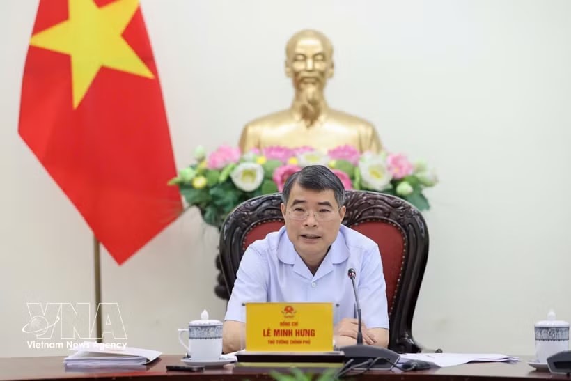Prime Minister Le Minh Hung addresses the meeting on May 4. (Photo: VNA)