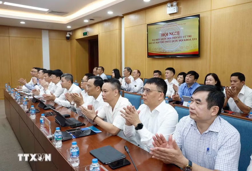 be5414804c336ba3d17c0941d175058d9a59d4e21100ddb41c54c45-_ttxvn-tong-bi-thu-chu-tich-nuoc-to-lam-tiep-xuc-cu-tri-3.jpg.avif.jpg