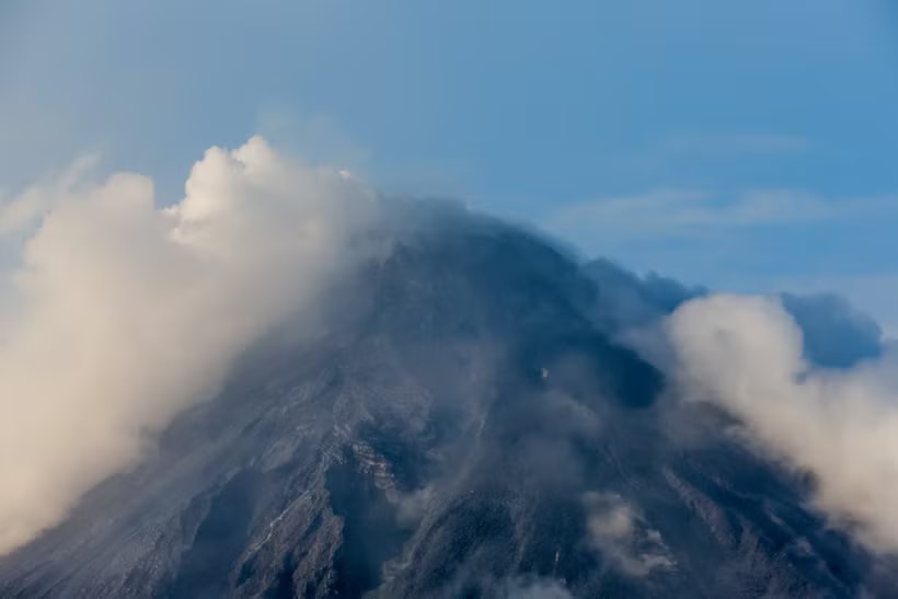 Ash from Mayon volcano in Albay province, the Philippines. (Photo: Xinhua/VNA)