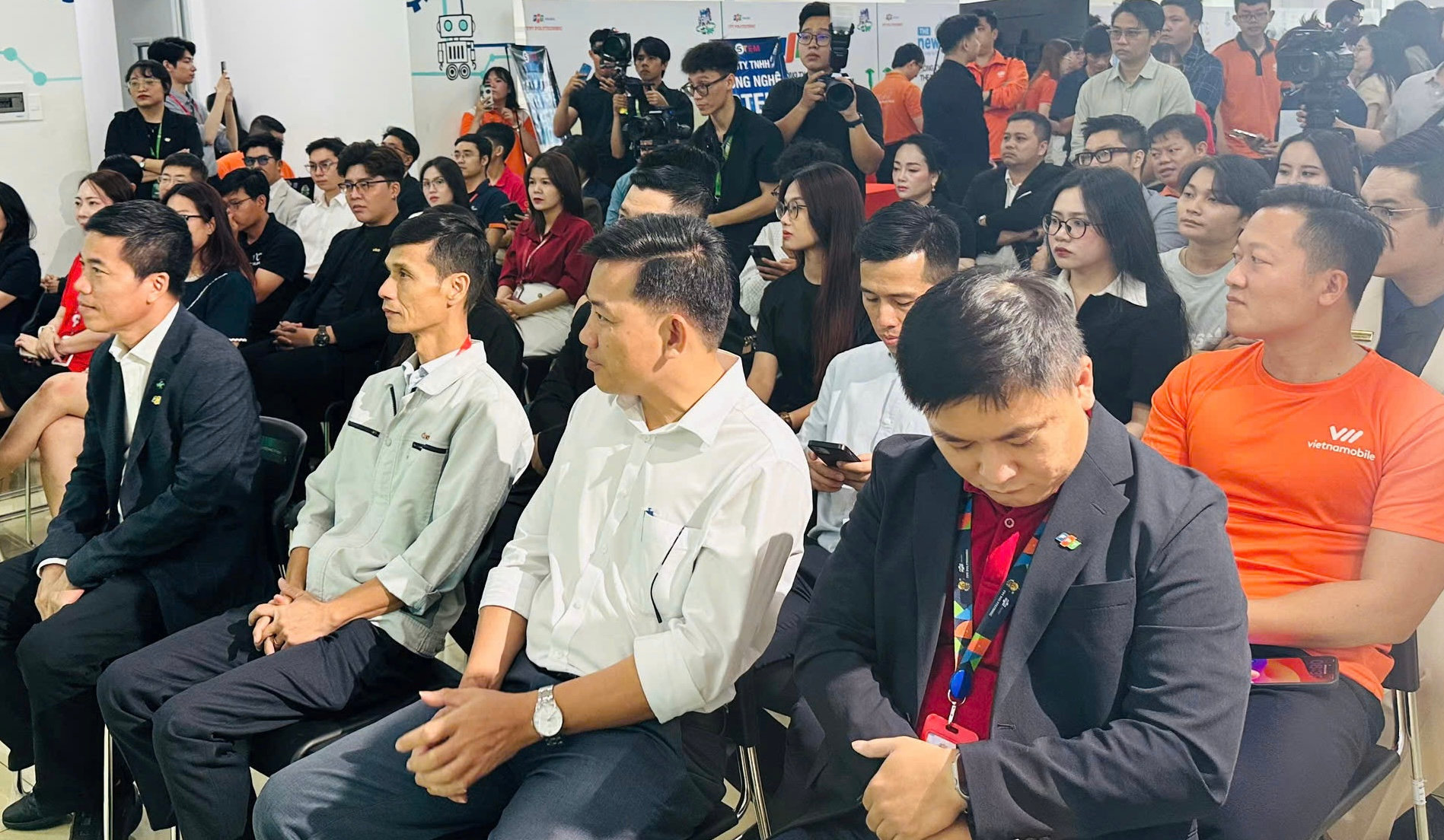 Dự báo quý 22026 là thời điểm các doanh nghiệp đẩy mạnh tuyển dụng lao động để mở rộng sản xuất và phục vụ cho đơn hàng mới. Ảnh VLHCM