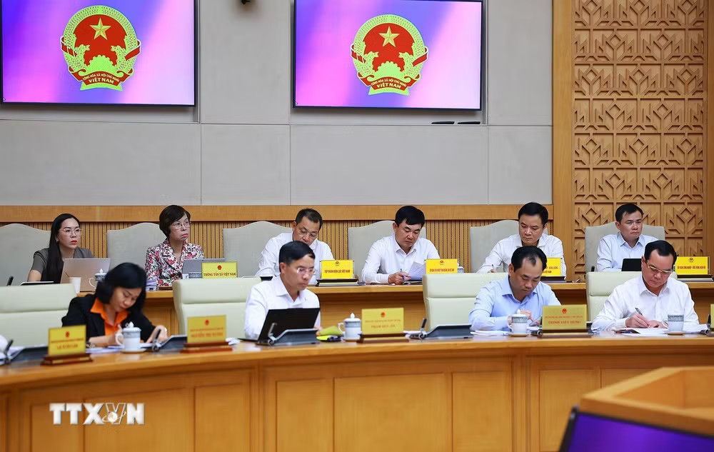 e461bf8768722a2fa44fbe97e4c25bc4956fdb6647eaff-_ttxvn-thu-tuong-chu-tri-phien-hop-chinh-phu-thuong-ky-thang-4-10.jpg.avif.jpg