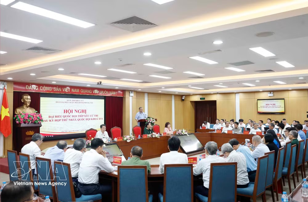 Party General Secretary and State President To Lam speaks at a meeting with voters from ten wards in central Hanoi on May 4. (Photo: VNA) vnanet-lam2.jpg