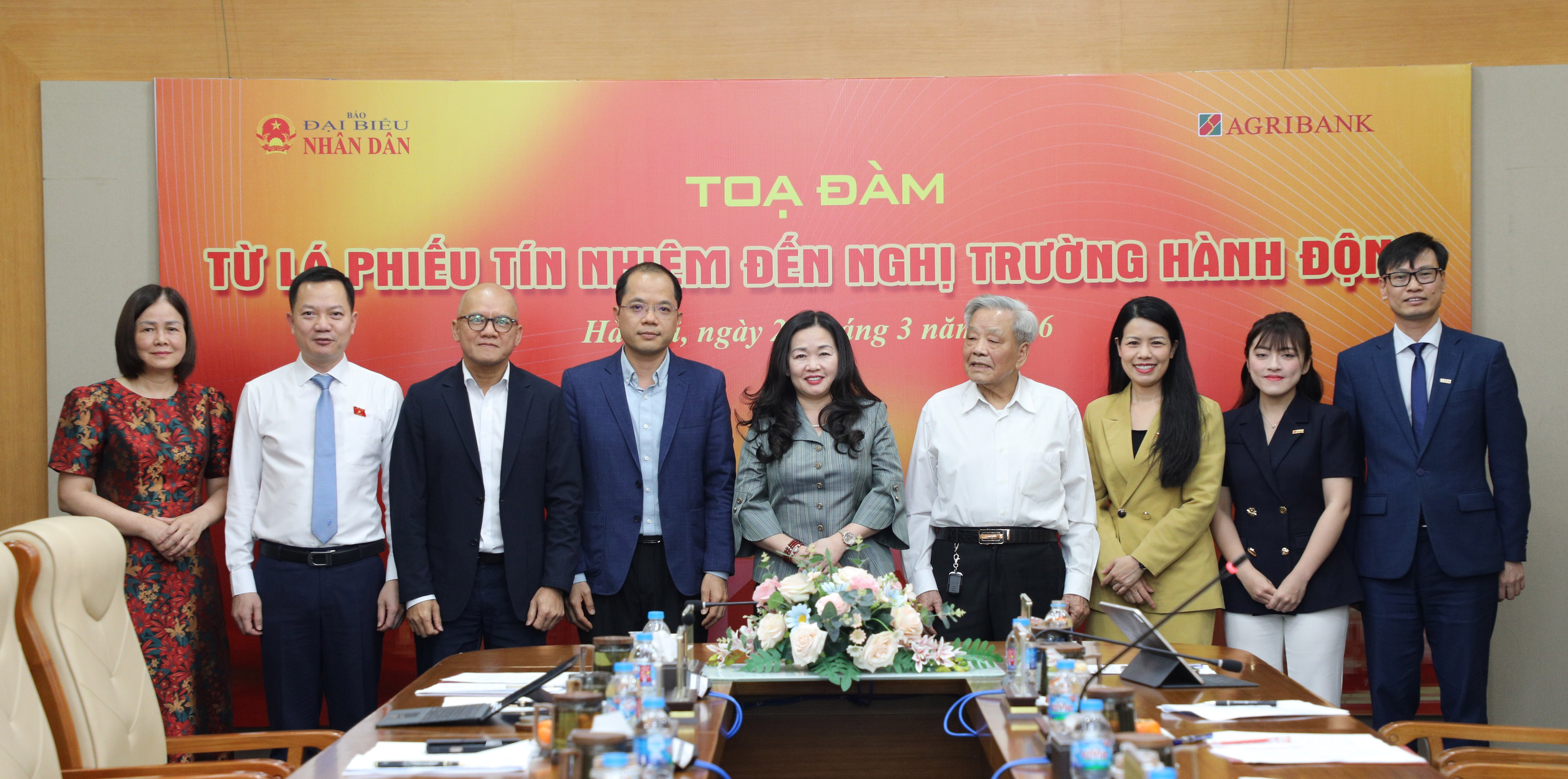 Các đại biểu dự buổi toạ đàm