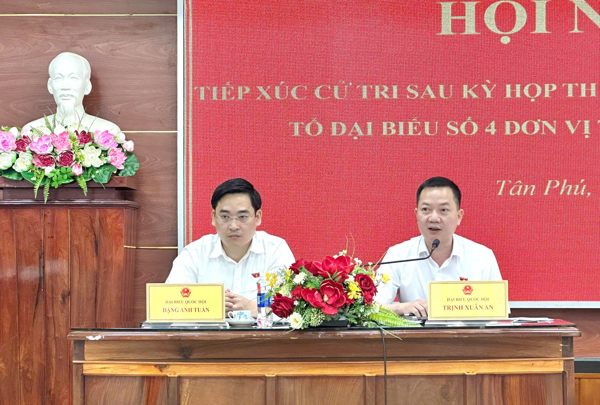 Cử tri Tân Phú 2