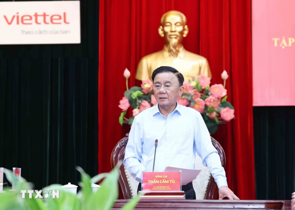 e0d8d986-_ttxvn-doan-kiem-tra-giam-sat-so-12-cua-bo-chinh-tri-lam-viec-voi-ban-thuong-vu-dang-uy-tap-doan-viettel-5.jpg.avif.jpg