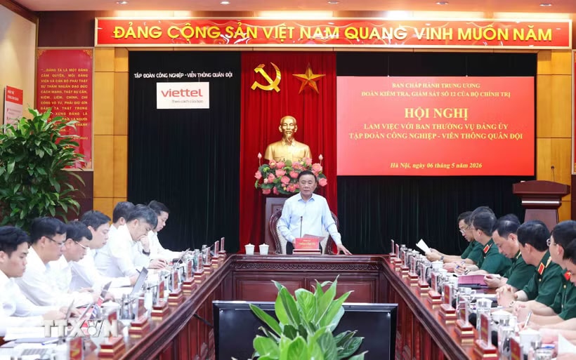 e78-_ttxvn-doan-kiem-tra-giam-sat-so-12-cua-bo-chinh-tri-lam-viec-voi-ban-thuong-vu-dang-uy-tap-doan-viettel-2.jpg.avif.jpg