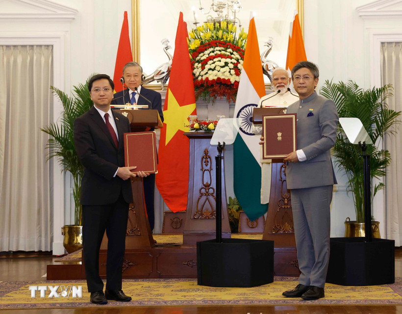 g-bi-thu-chu-tich-nuoc-to-lam-va-thu-tuong-cong-hoa-an-do-narendra-modi-chung-kien-le-trao-cac-van-kien-hop-tac-giua-2-nuoc2.jpg