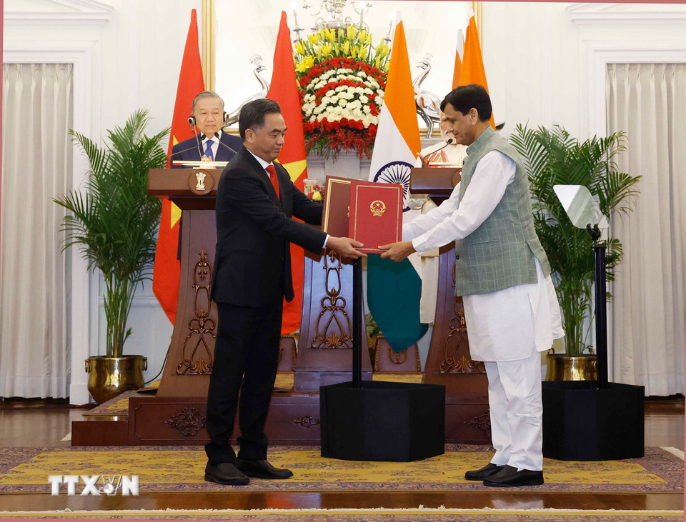 g-bi-thu-chu-tich-nuoc-to-lam-va-thu-tuong-cong-hoa-an-do-narendra-modi-chung-kien-le-trao-cac-van-kien-hop-tac-giua-2-nuoc7.jpg