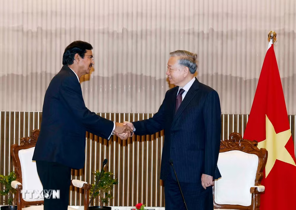 ttxvn-tong-bi-thu-chu-tich-nuoc-tiep-chu-tich-kiem-giam-doc-dieu-hanh-tap-doan-larsen-toubro-lt.jpg