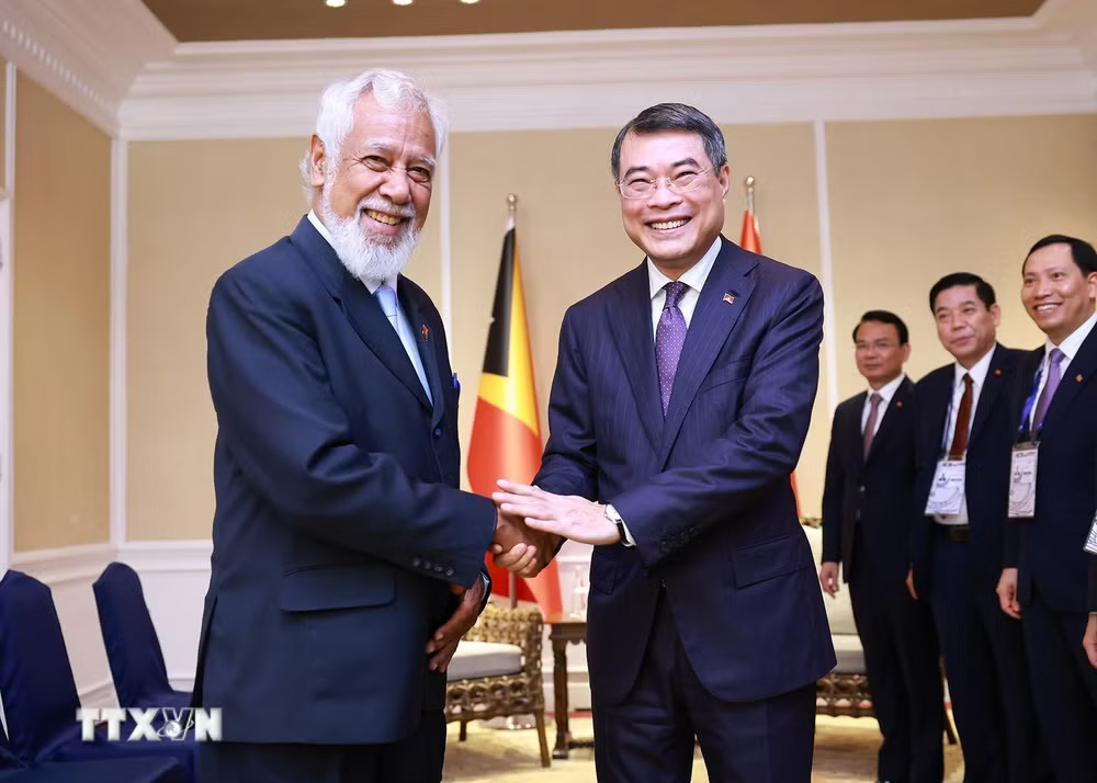 Thủ tướng Lê Minh Hưng gặp Thủ tướng Timor-Leste Xanana Gusmão. (Ảnh: Dương Giang/TTXVN) ttxvn-thu-tuong-le-minh-hung-gap-thu-tuong-timor-leste-3.jpg