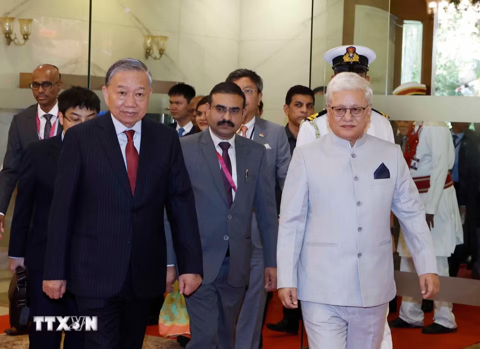 ffcc8bb9e27f35b7be11db135773f1ef3decf3-_ttxvn-tong-bi-thu-chu-tich-nuoc-gap-thong-doc-bang-maharashtra-cua-an-do-07.jpg.avif.jpg
