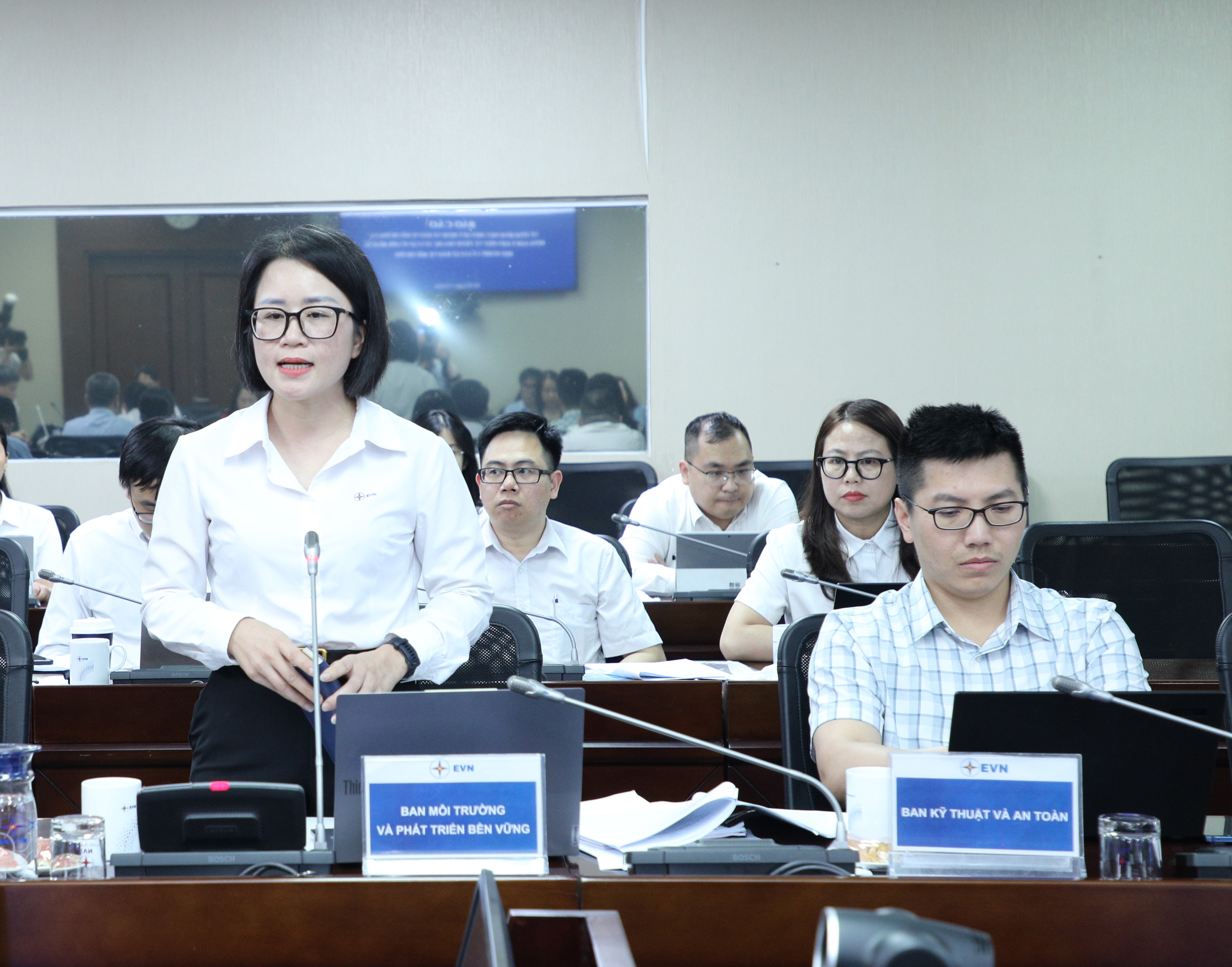 Mme Le Thi Thuy Lan, directrice du département Environnement et Développement durable (Vietnam Electricity Group), a prononcé un discours.