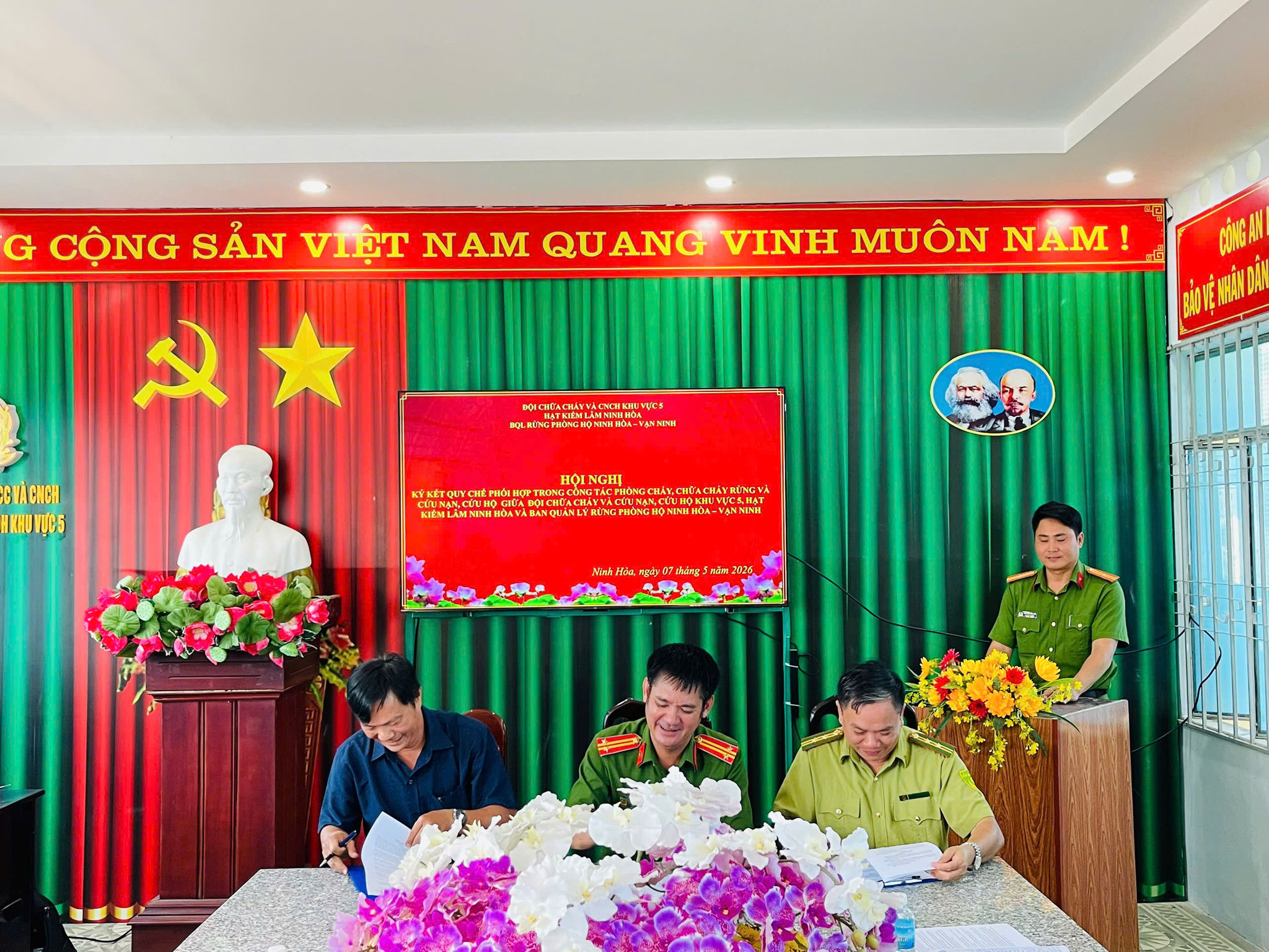 Các đơn vị tiến hành ký kết quy chế phối hợp.