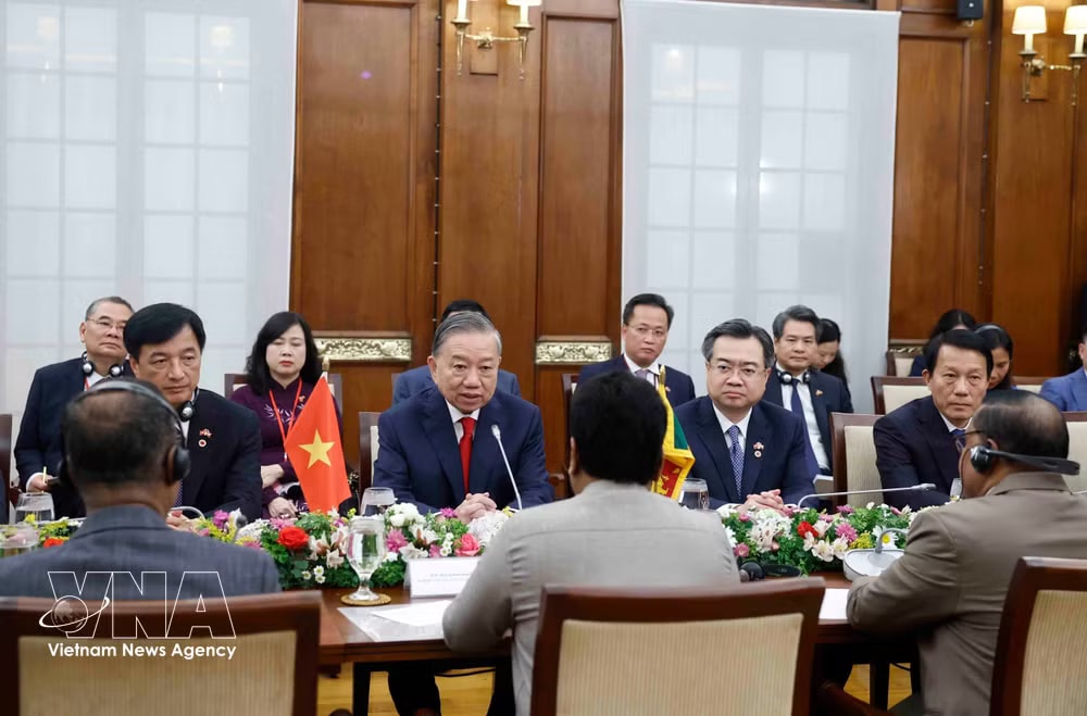 General Secretary of the Communist Party of Vietnam Central Committee and State President To Lam (second from left) speaks at the talks. (Photo: VNA) vnanet-potal-tong-bi-thu-chu-tich-nuoc-hoi-dam-voi-tong-thong-sri-lanka-8748598.jpg