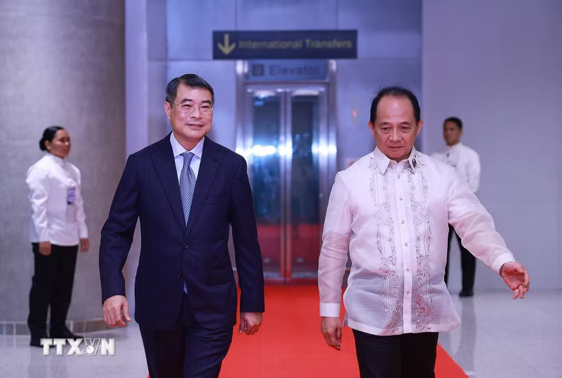 d03b-_ttxvn-thu-tuong-ket-thuc-chuyen-tham-du-hoi-nghi-cap-cao-asean-lan-thu-48-tai-philippines-8749678.jpg.avif.jpg