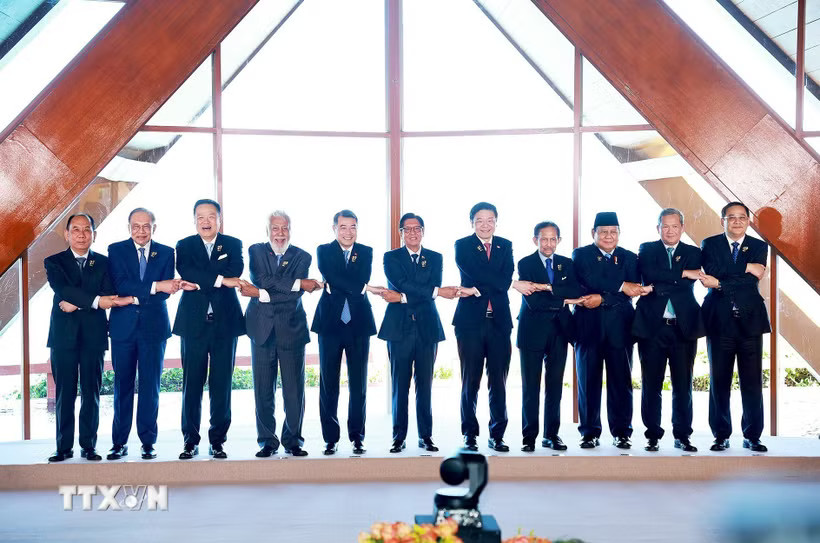 f4c83baf0aa24dfd57111e811a4b44265e78-_ttxvn-thu-tuong-du-phien-hop-hep-hoi-nghi-cap-cao-asean-lan-thu-48-0805-2.jpg.avif.jpg