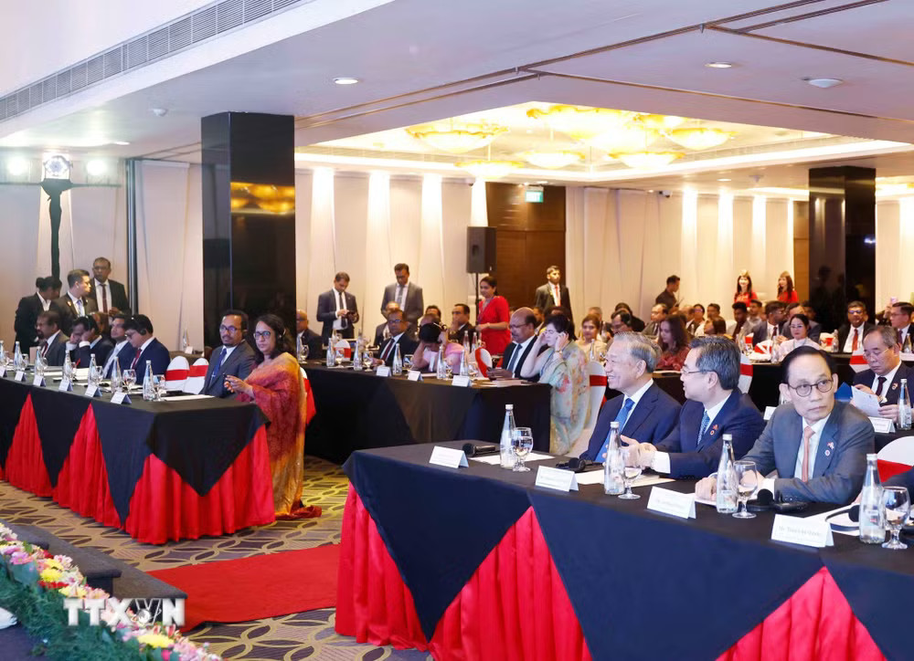 Tổng Bí thư, Chủ tịch nước Tô Lâm và Thủ tướng Sri Lanka Harini Amarasuriya dự diễn đàn doanh nghiệp Việt Nam-Sri Lanka. (Ảnh: Thống Nhất/TTXVN) ttxvn-tong-bi-thu-chu-tich-nuoc-du-dien-dan-doanh-nghiep-viet-nam-sri-lanka-8749498-1.jpg
