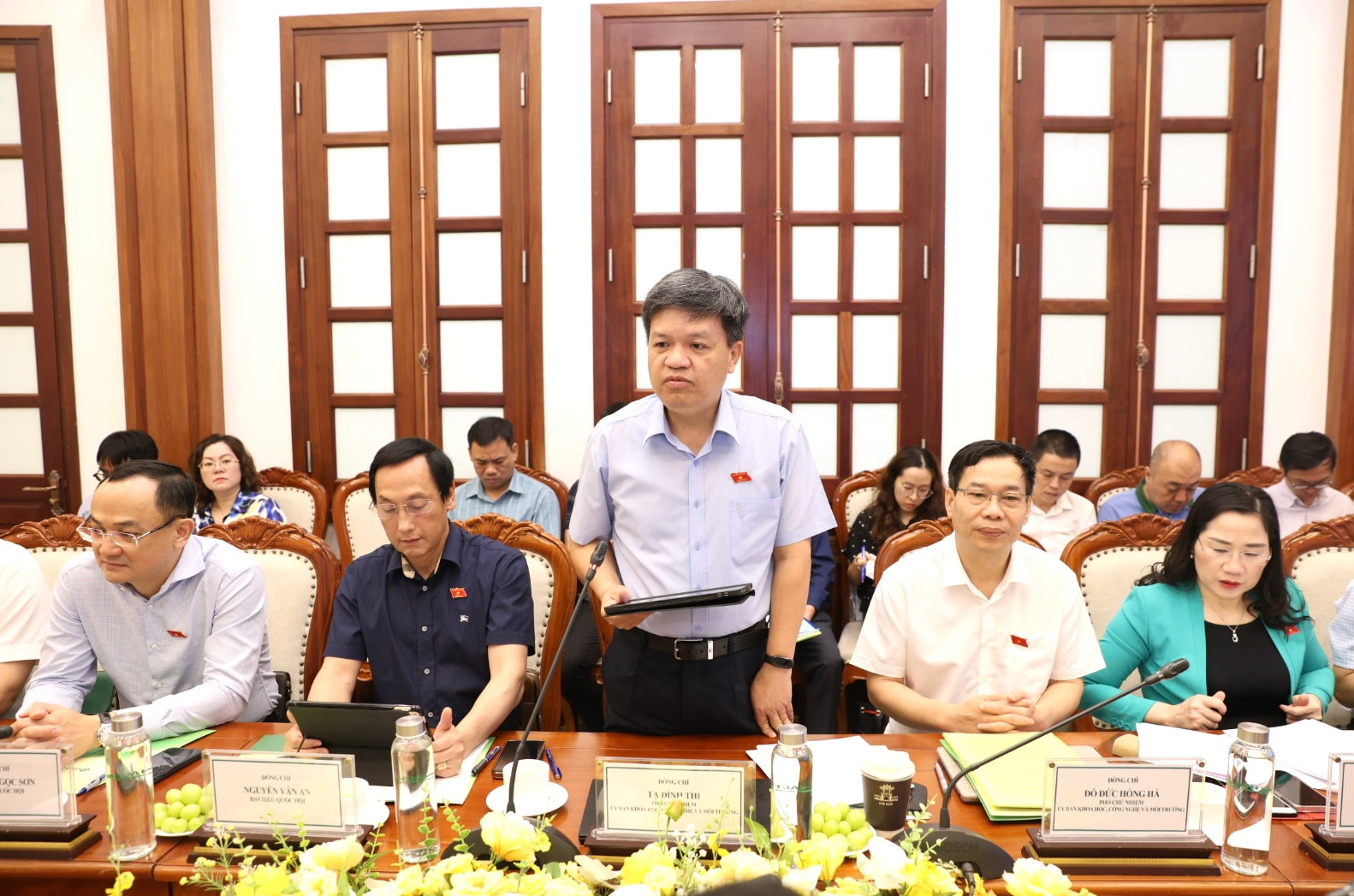 Phó Chủ nhiệm Ủy ban Khoa học, Công nghệ và Môi trường Tạ Đình Thi phát biểu