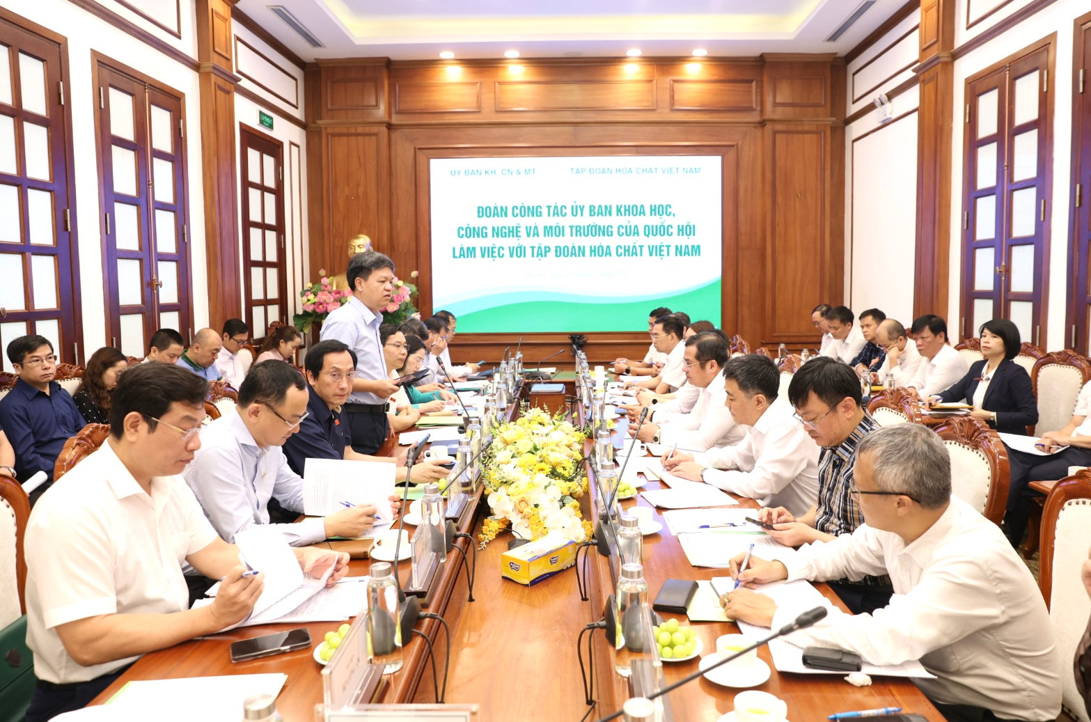 Quang cảnh cuộc làm việc