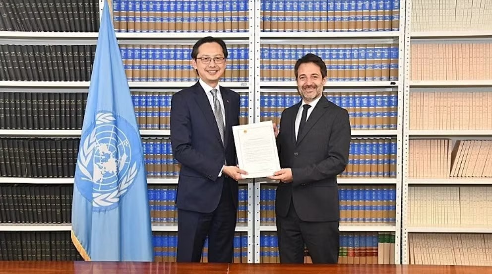 Ambassador Do Hung Viet, Permanent Representative of Vietnam to the United Nations, deposits Vietnam’s instrument of ratification for the UN Convention against Cybercrime (Hanoi Convention) in the presence of the Head of the United Nations Office on Drugs and Crime (UNODC) in New York. (Source: Ministry of Foreign Affairs) do-hung-viet.jpg
