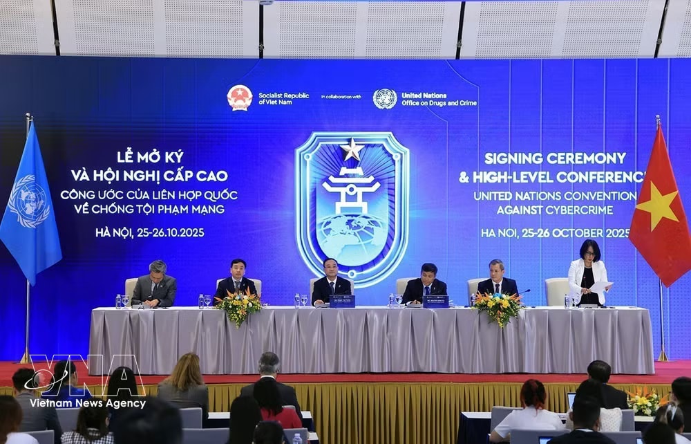 At the international press conference announcing the results of the opening ceremony for the signing of the Hanoi Convention on October 26, 2025. (Photo: VNA) vnanet-signing-ceremony.jpg