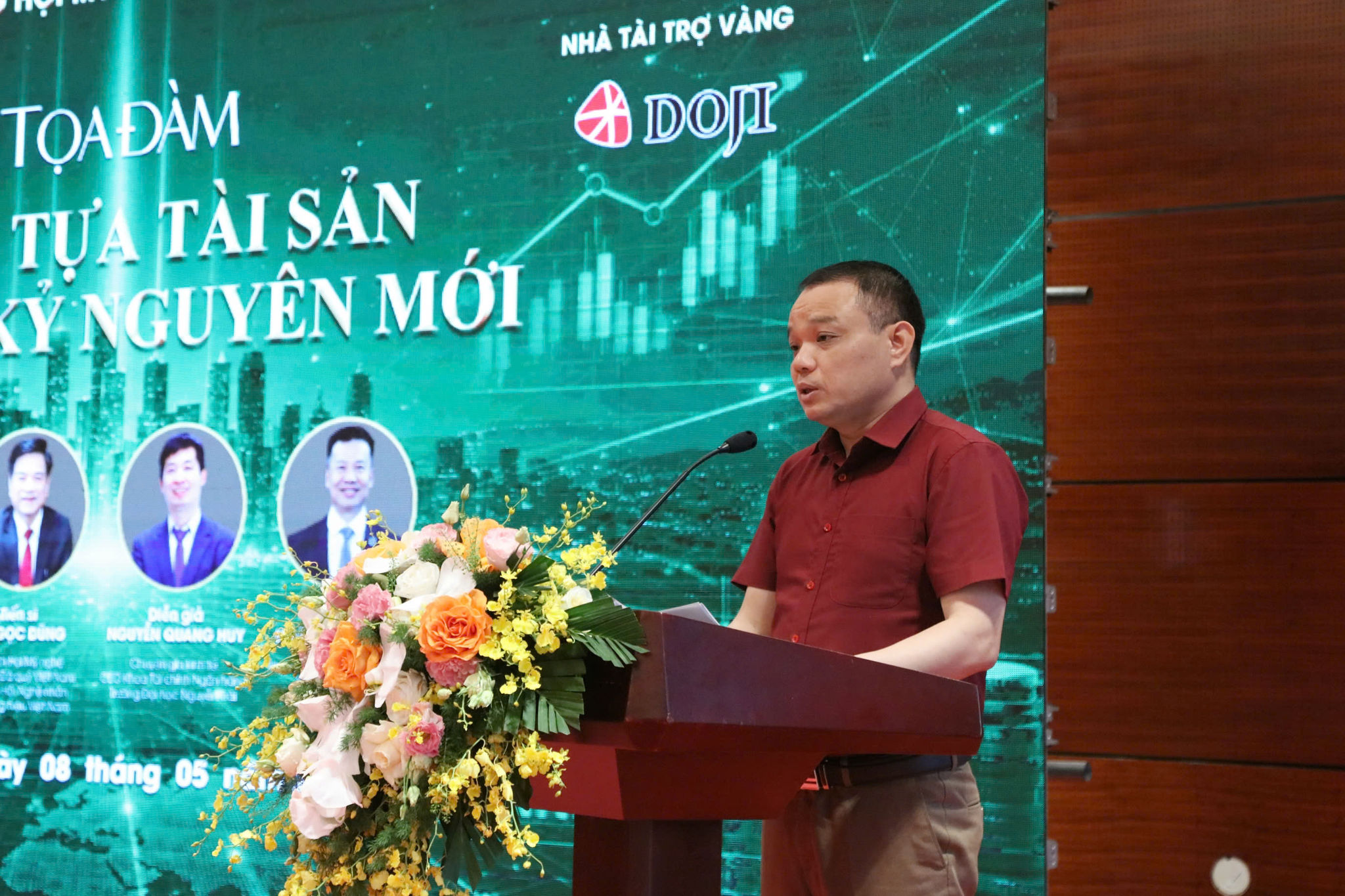 Ông Trần Đình Lương Giám đốc Công ti TNHH Vàng bạc Đá quý Vạn Lộc -VLJ phát biểu 
