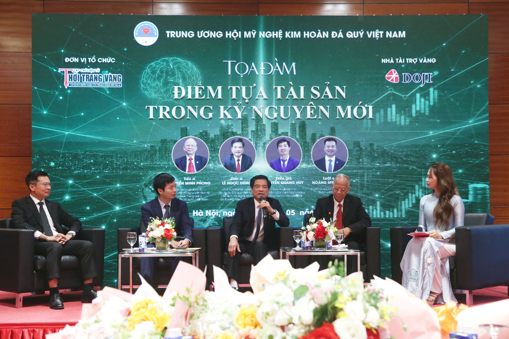 Các chuyên gia tham dự tọa đàm