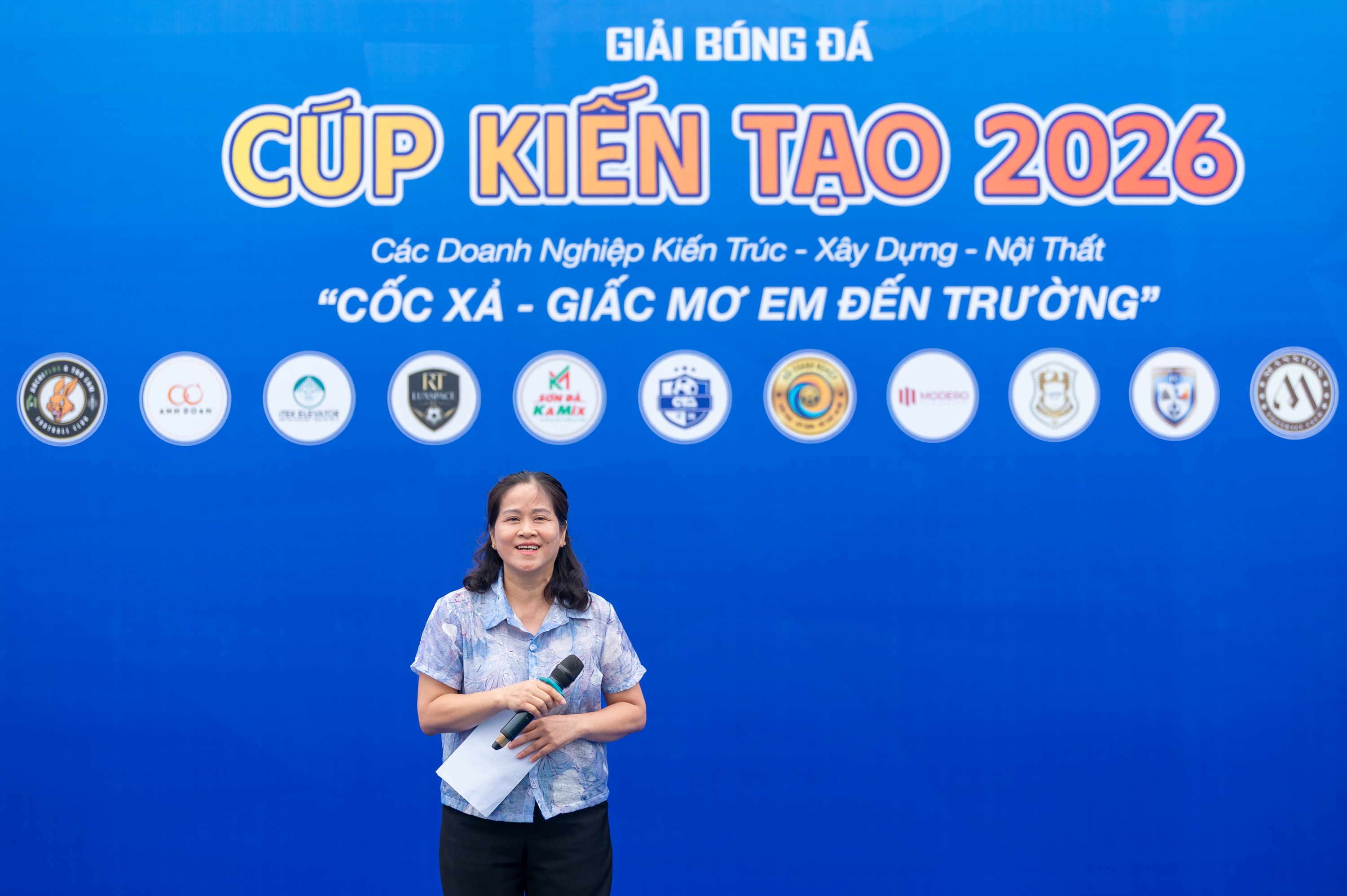 Cô giáo tại điểm trường phát biểu