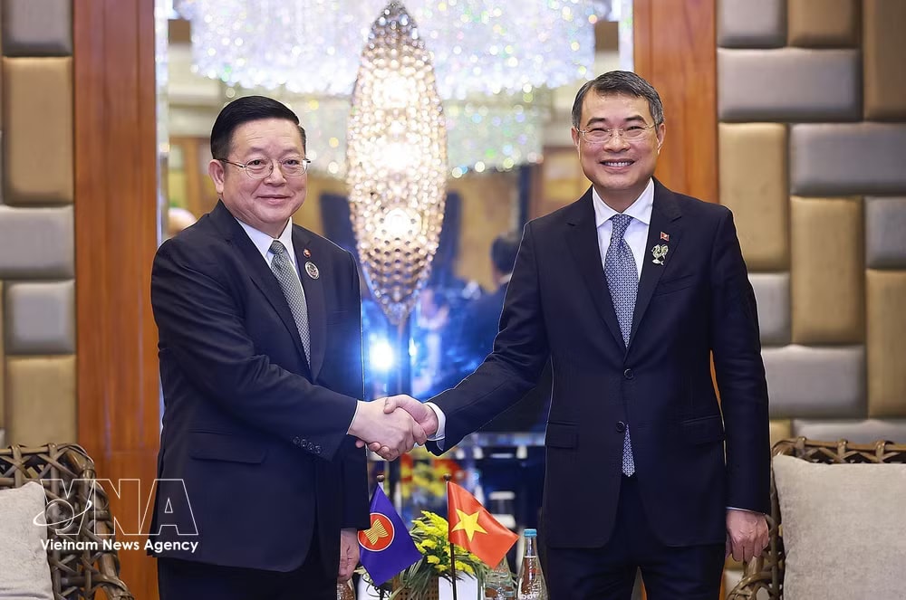 vnanet-potal-thu-tuong-le-minh-hung-gap-tong-thu-ky-asean-kao-kim-hourn-8749400.jpg
