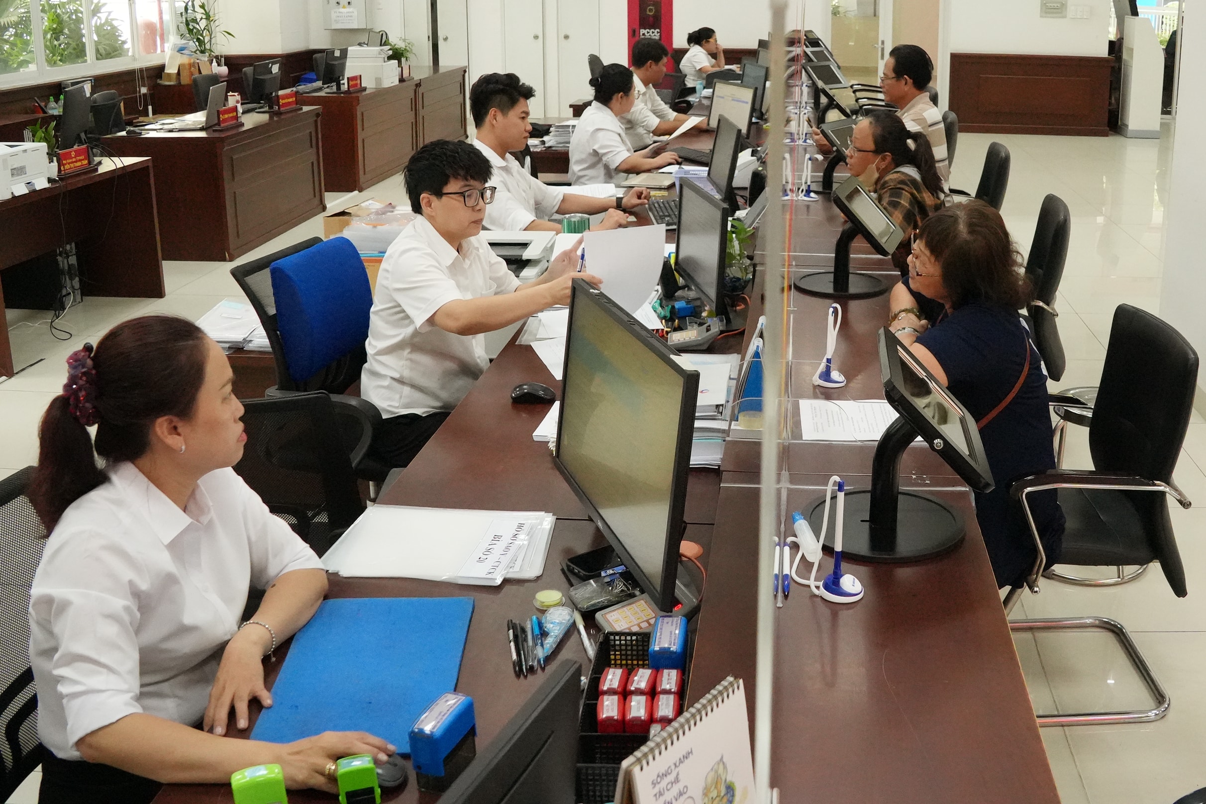 TP. Hồ Chí Minh Đẩy mạnh chuyển đổi số trong giải quyết thủ tục hành chính - 2