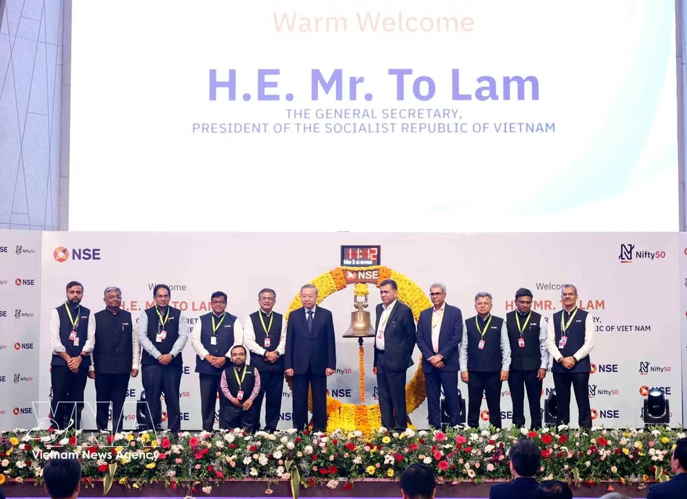 General Secretary and State President To Lam at India's National Stock Exchange in Mumbai on May 7 (Photo: VNA) vnanet-potal-tong-bi-thu-chu-tich-nuoc-to-lam-rung-chuong-tai-san-giao-dich-chung-khoan-quoc-gia-an-do-8746188.jpg