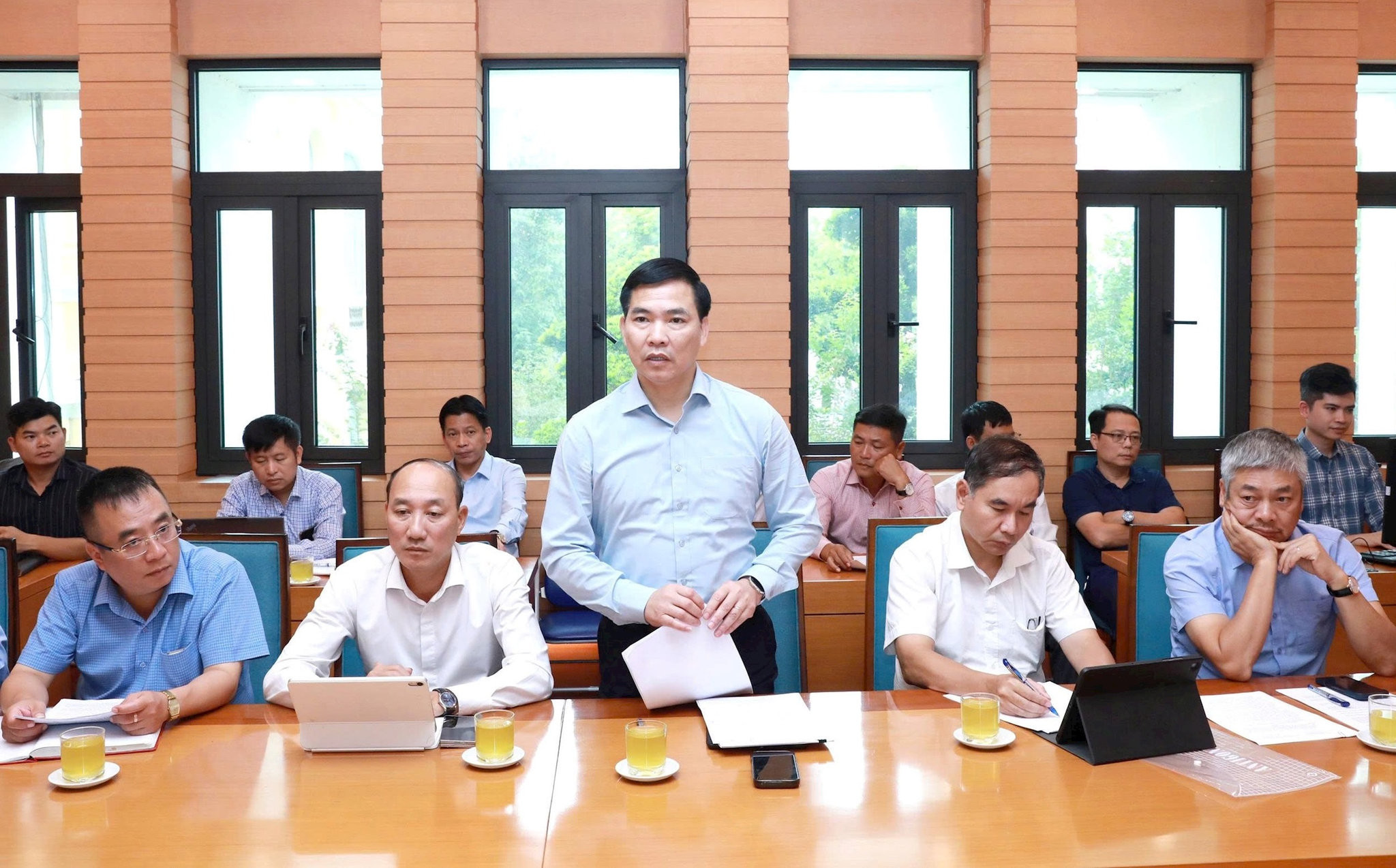 Phó Giám đốc Sở Xây dựng Hà Nội Trần Hữu Bảo phát biểu tại cuộc họp