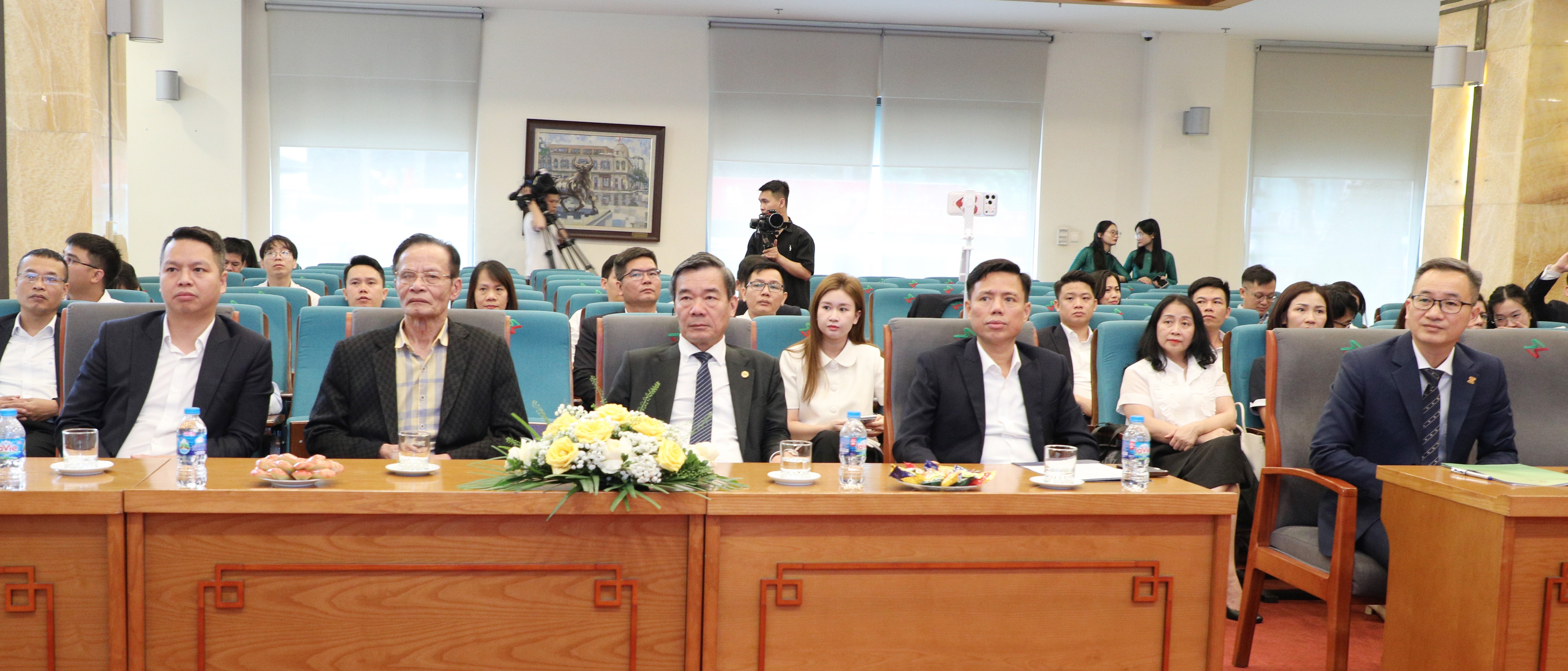 행사에 참석한 대표단