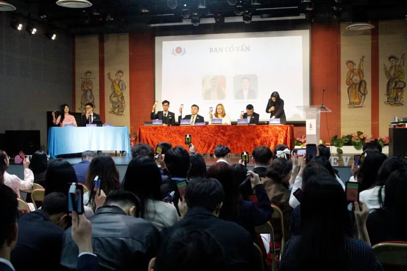 The second congress of the Vietnamese Youth and Student Federation in Europe (VYSEF) on May 9 ( Photo: VNA)
