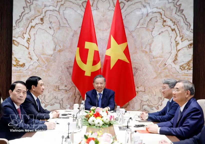 General Secretary of the Communist Party of Vietnam Central Committee and State President To Lam holds phone talks with President of Switzerland Guy Parmelin on May 11. (Photo: VNA)