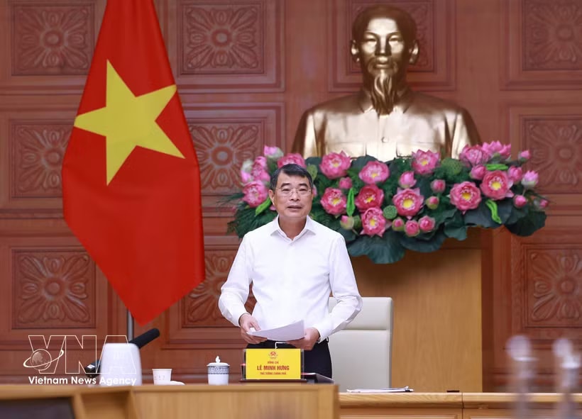 Prime Minister Le Minh Hung speaks at the working session with the Ministry of Justice. (Photo: VNA)