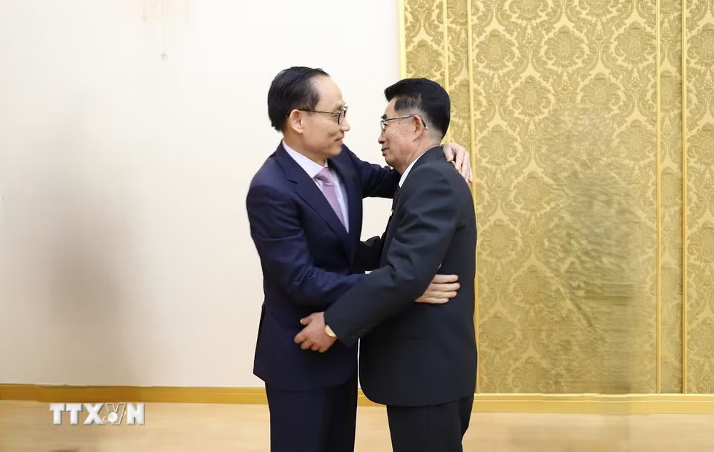 ttxvn-bo-truong-ngoai-giao-le-hoai-trung-tham-trieu-tien-3.jpg